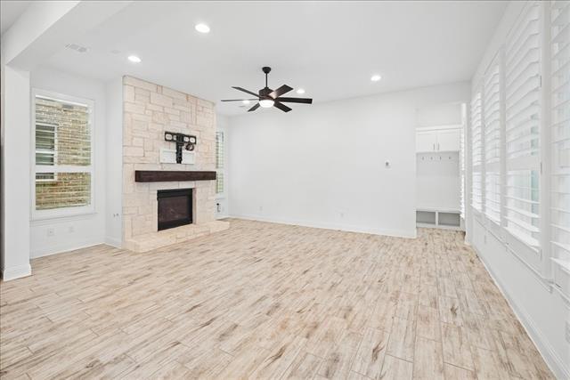 Foto del edificio - 8047 Sunflower Ln