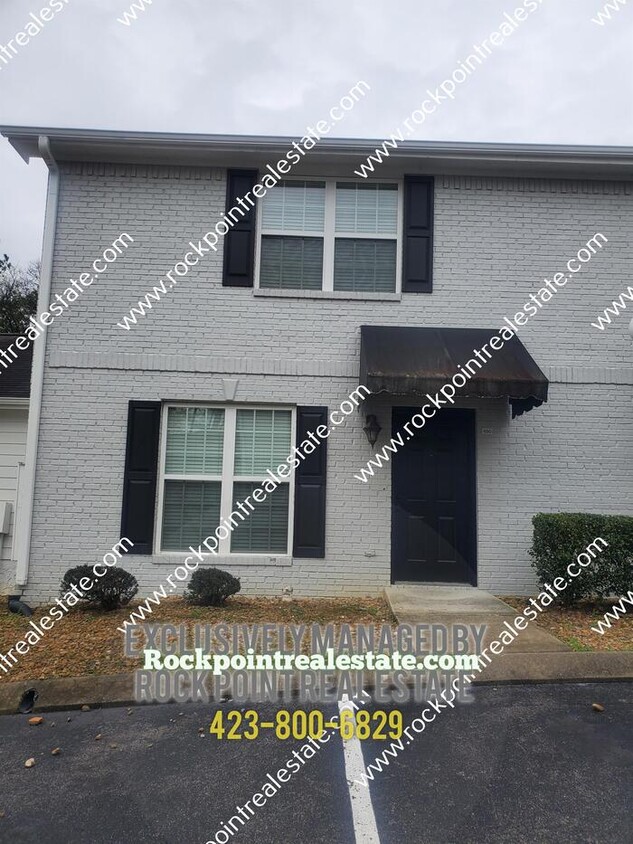 Primary Photo - Beautiful Townhouse off of E. Brainerd Rd!