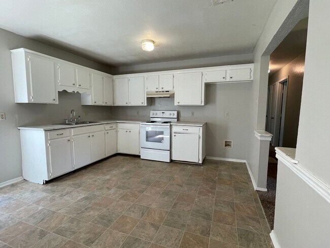 Foto del edificio - Section 8/Housing Voucher Accepted...Off P...