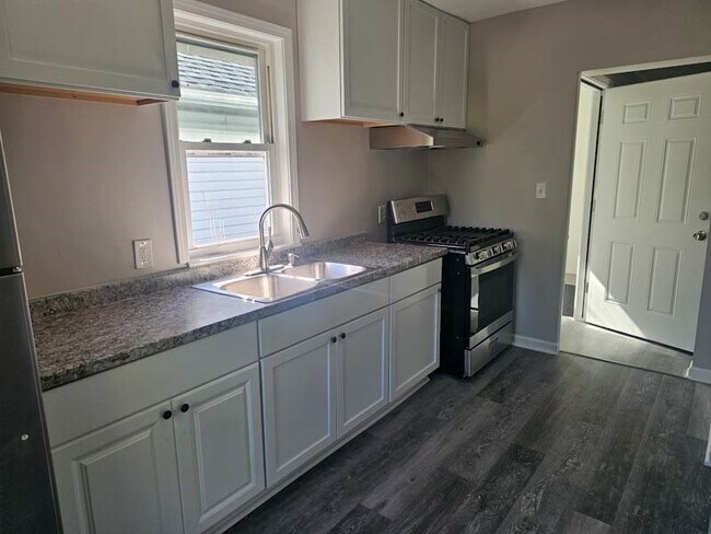 Foto del edificio - 250 Anderson Ave