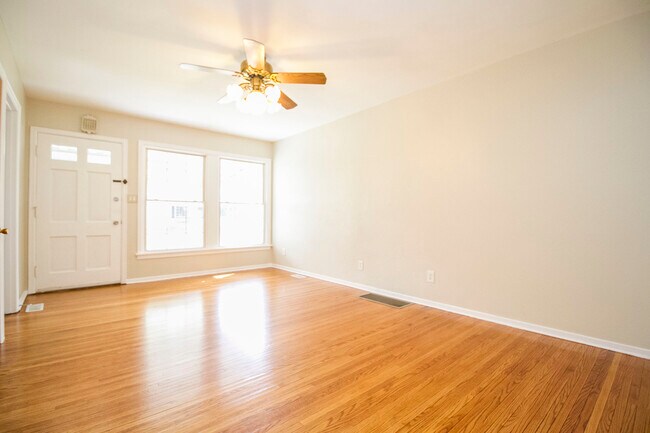 Building Photo - 315 Majestic Dr