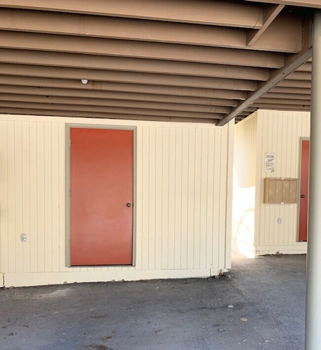 Foto del edificio - Inviting 2BR Gem with Balcony Views in For...