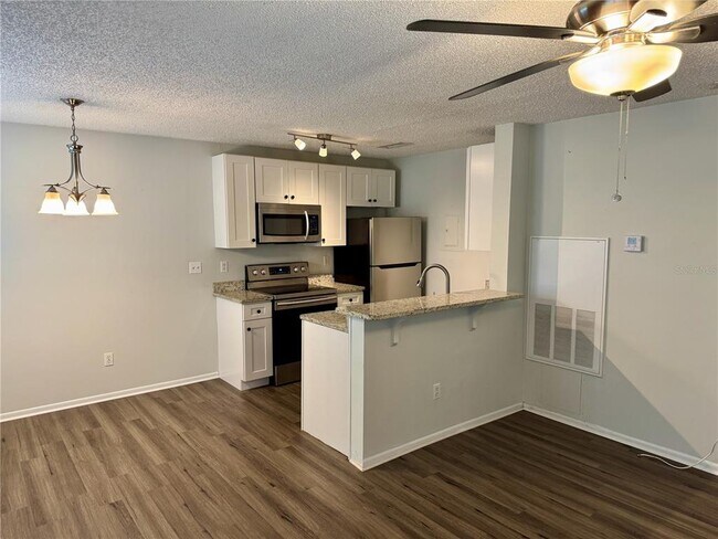 Foto del edificio - 732 Secret Harbor Ln