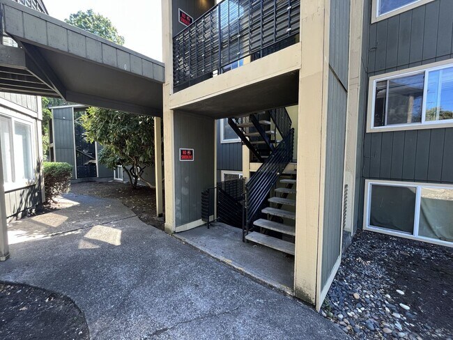 Building Photo - 8332 SW 21st Ave