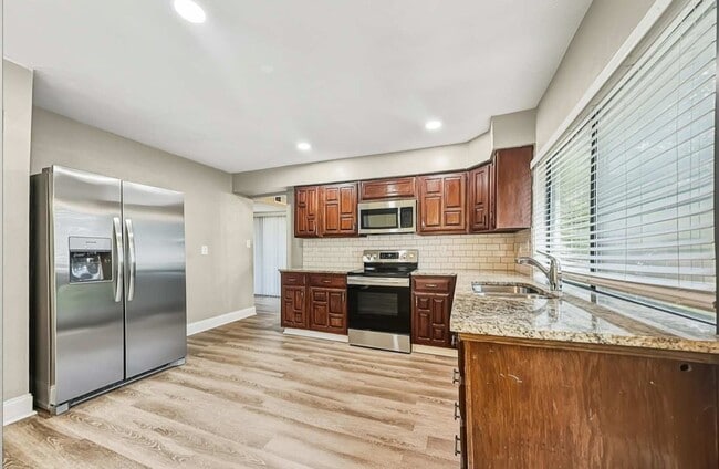 Building Photo - 1217 Lombardy Dr