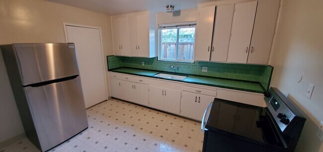 Foto del edificio - 870 Lewis Ave