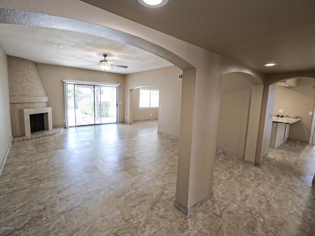 Foto del edificio - 6721 E Phelps Rd