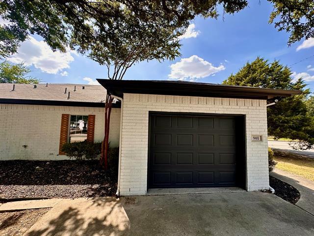 Foto principal - 901 SE 10th St