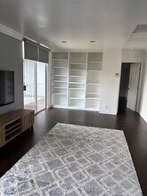 Building Photo - 100 S Doheny Dr