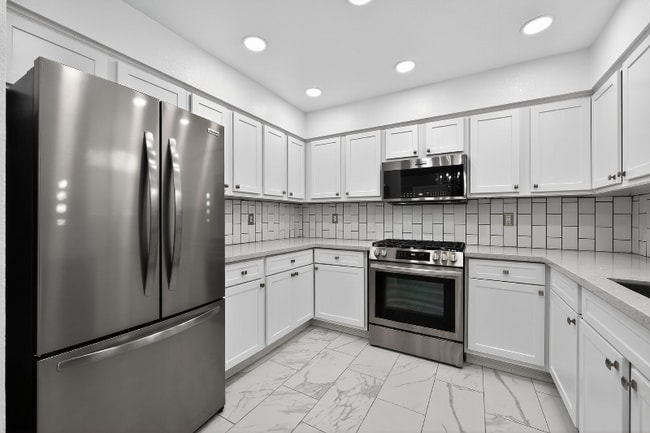 Building Photo - 571 S Burgess Ave