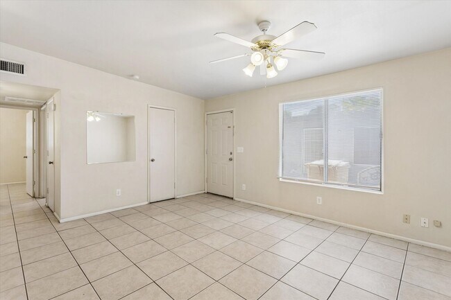 Building Photo - 7010 N 68th Dr
