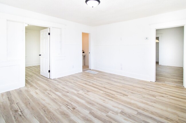 Building Photo - 203 E Vasser St