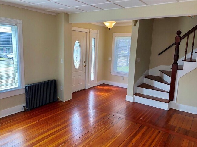Foto del edificio - 673 Aquidneck Ave