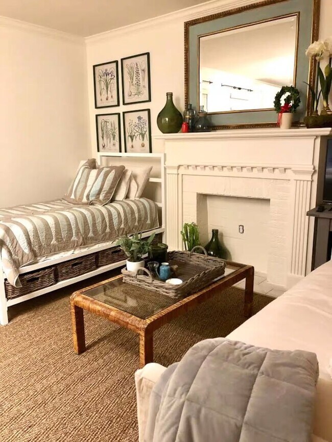 Foto del edificio - Available June 2026 – Furnished 1BR in Hundred Oaks | Utilities Included