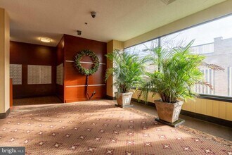 Building Photo - 3709 S George Mason Dr