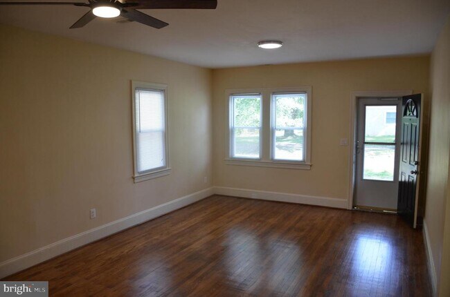 Foto del edificio - 6912 Mackson Dr