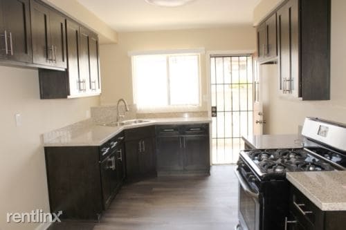 Building Photo - 659 E Queen St