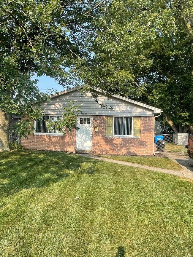 Foto del edificio - Charming 3-Bedroom Home with Updated Throughout & Fenced Yard!