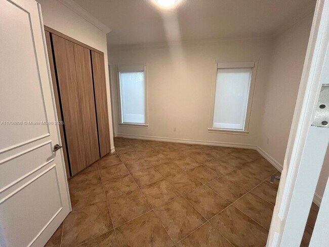 Foto del edificio - 2422 S Miami Ave