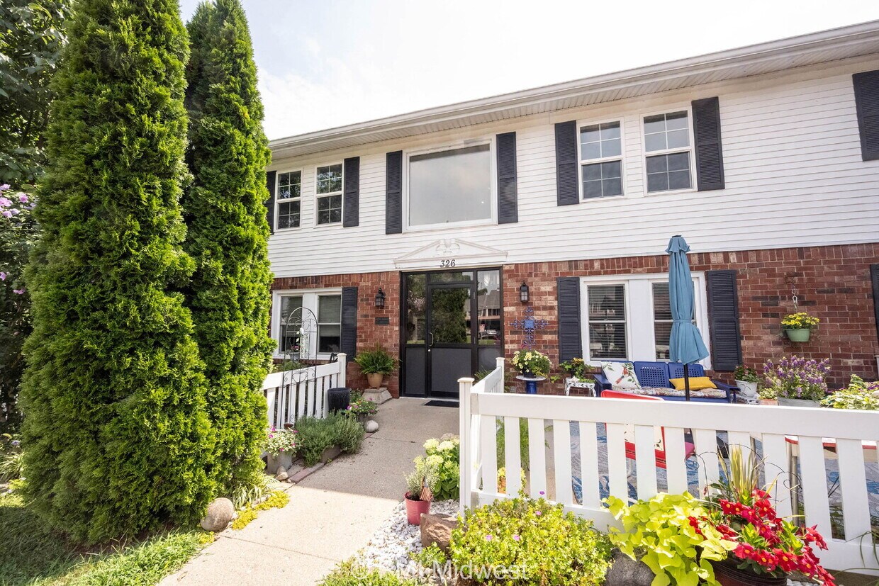 Foto principal - "Charming & Spacious 2-Bedroom Haven in Sh...