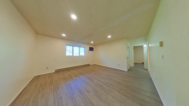 Building Photo - 2BR/1Ba, close to 7th Street, food truck court and shopping
