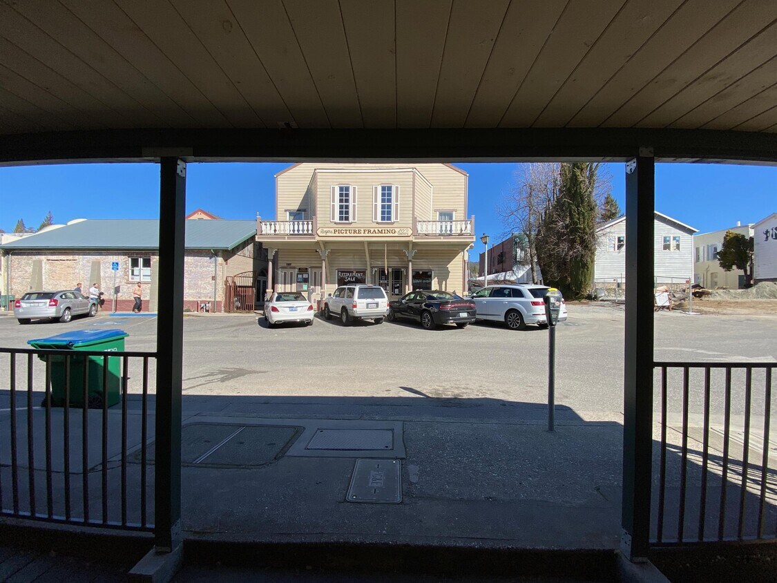 Building Photo - 115 S Pine St