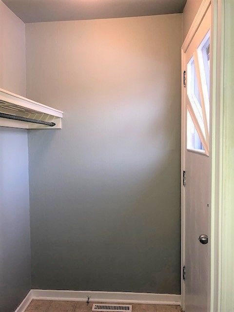 Building Photo - Well-maintained 2-bedroom bungalow in the ...