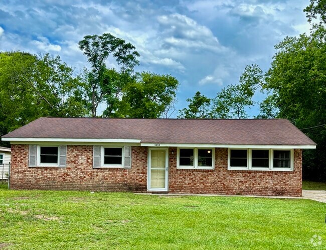 Building Photo - 3330 Karian Dr