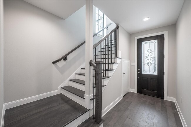 Foto del edificio - 3327 Beverly Frst Dr