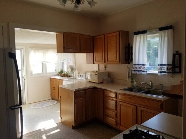 Building Photo - 2bed/1bath located in Beatrice, NE