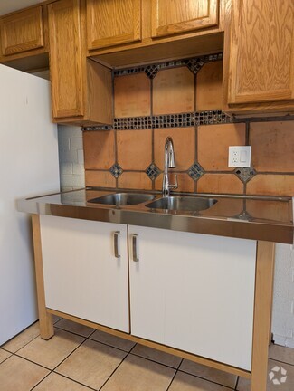 Building Photo - 1418 S Stanley Pl