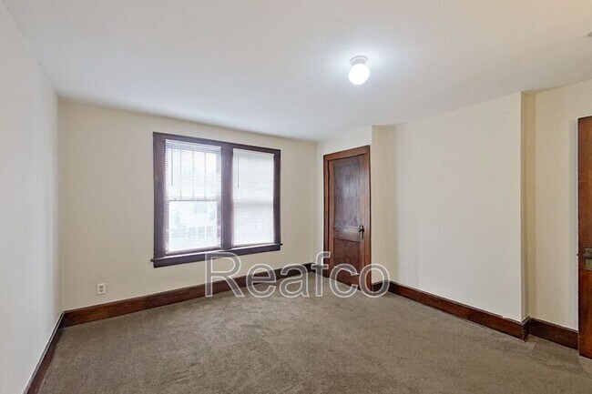 Building Photo - 461 Reinhard Ave