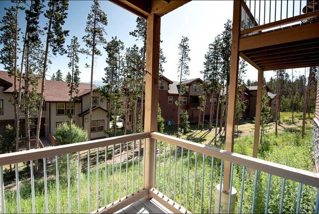 Building Photo - 180 Spinner Ct