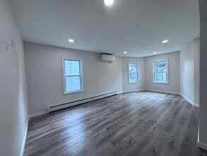 Building Photo - 18 Emerald Ave