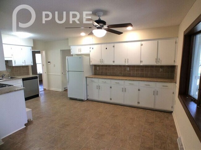 Building Photo - 6213 Cedar Croft Dr