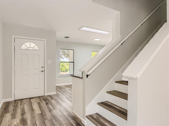 Building Photo - 1520 Curameng Cove