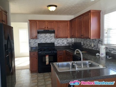 Foto del edificio - 7100 Creeksong Dr