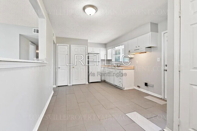 Foto del edificio - 8300 Candleglow Ln