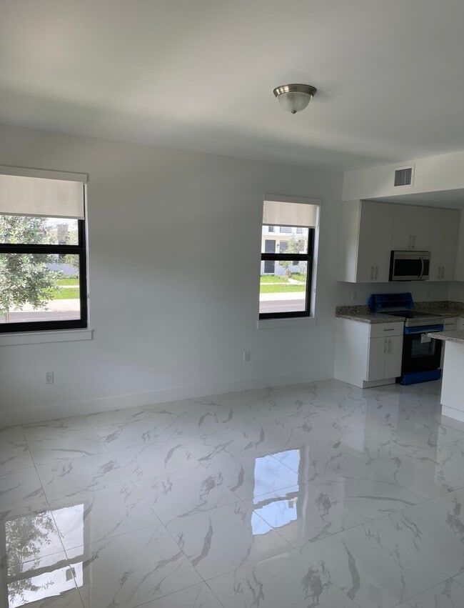 Building Photo - 25261 SW 134th Ave