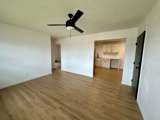 Building Photo - West Ave 4-Plex