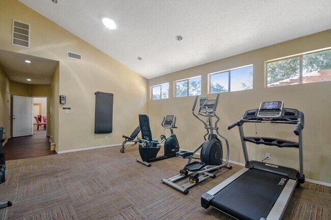 Foto del edificio - 8901 Meadowbrook Blvd
