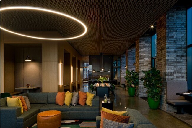 Foto del edificio - 353 Marin Blvd
