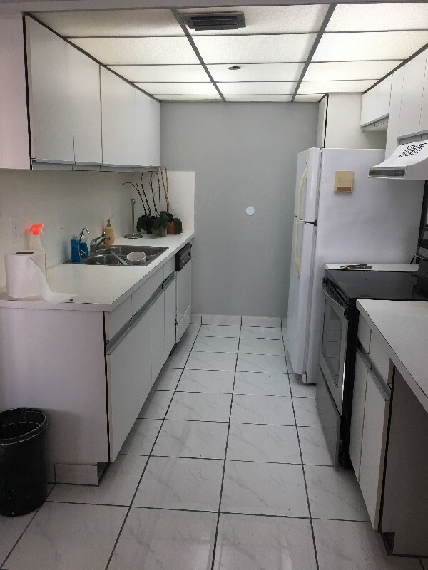 Foto del edificio - 17600 N Bay Rd