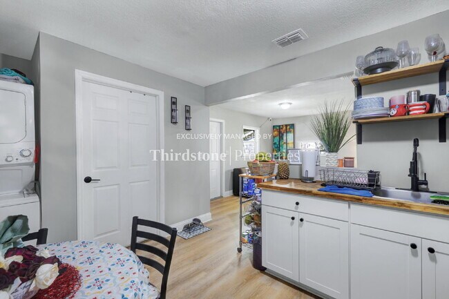 Building Photo - 1165 Orton St