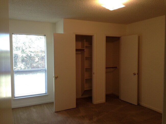 Building Photo - Duplex *LEASING SPECIAL AVAILABLE*
