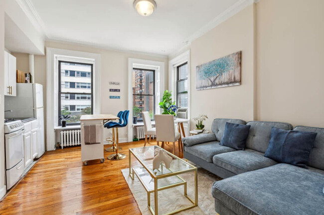 Building Photo - 300 E 69th St