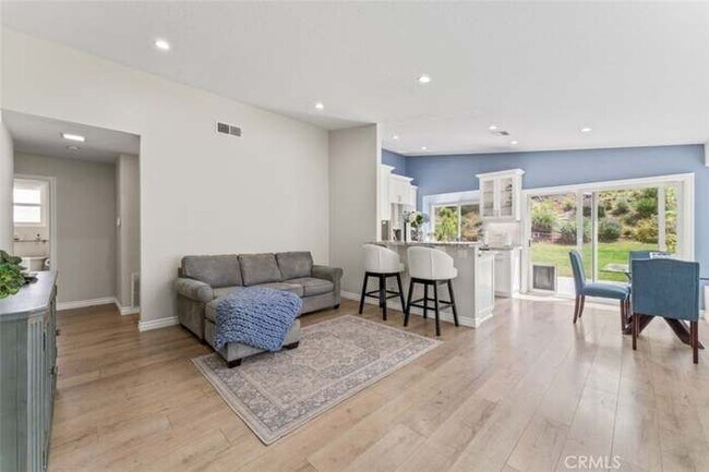 Foto del edificio - 27844 Carnegie Ave