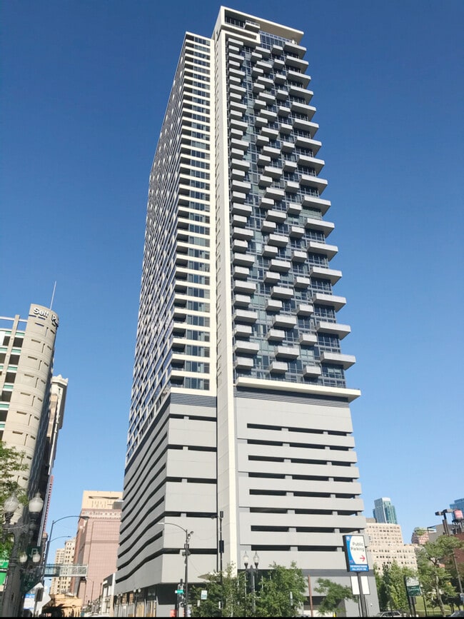 Building Photo - 235 W Van Buren St