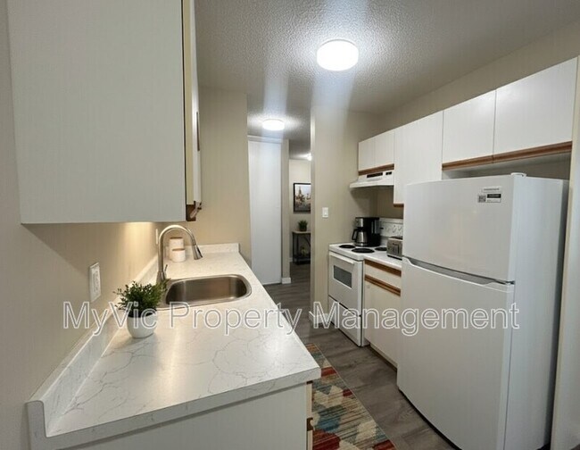 Building Photo - 9120-9149 149 St