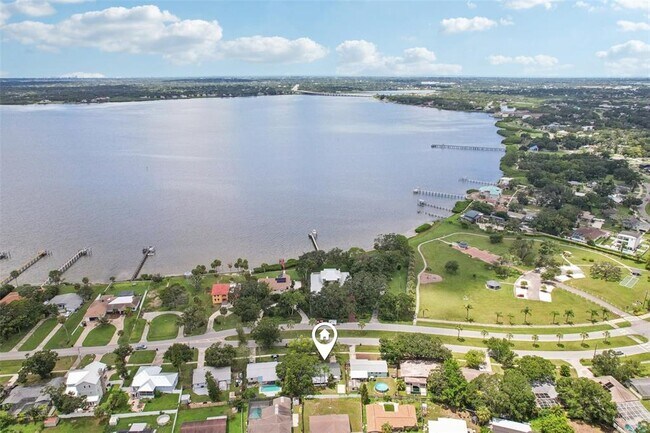 Foto del edificio - 311 Shore Dr E